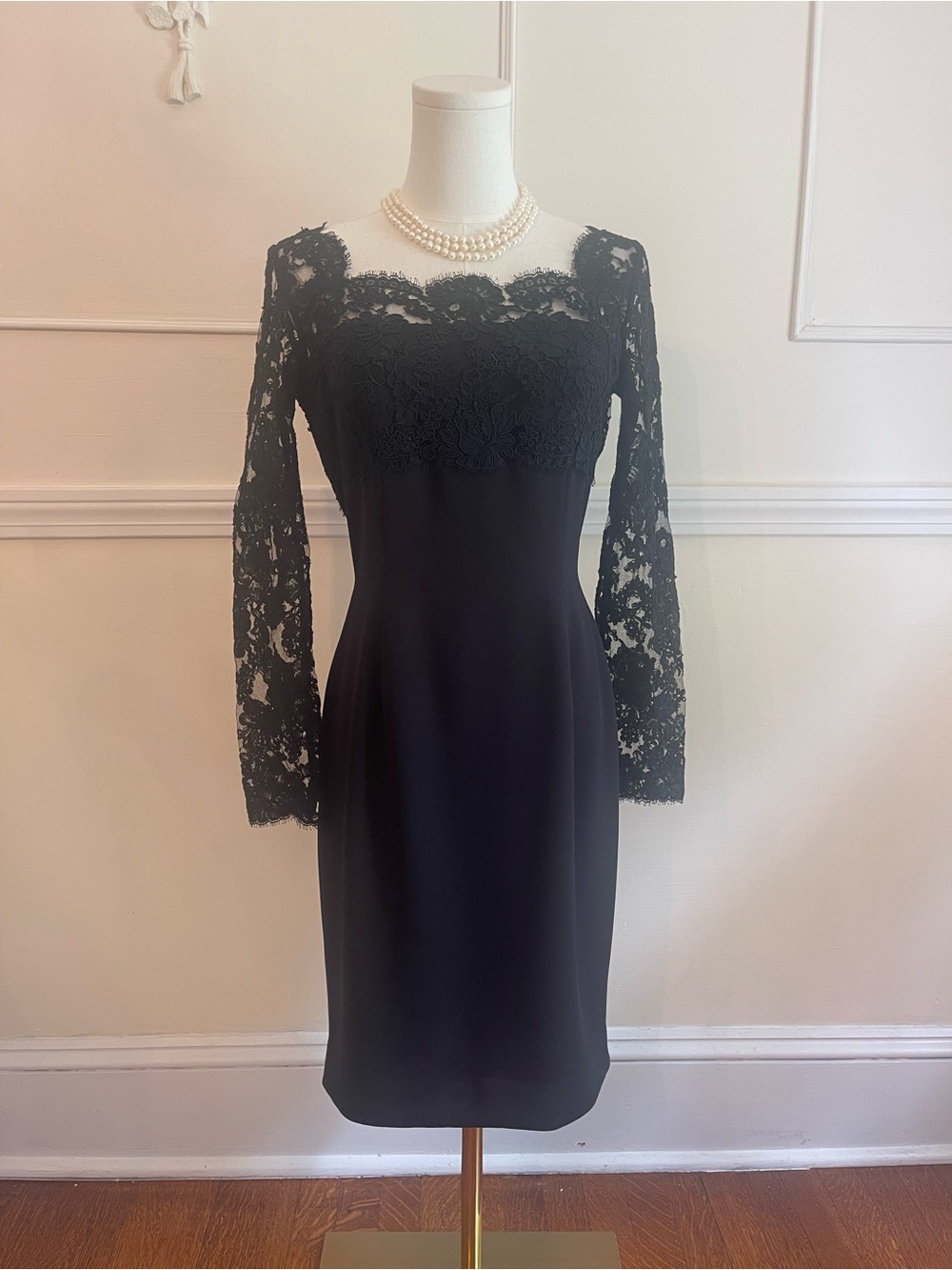 Carmen Marc Valvo Black Lace Long-Sleeve Sheath Dress